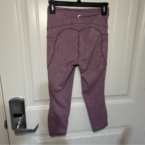 Zyia Active Light Lilac Floral Pocket Hi-Rise Capris Size 2 - Picture 5 of 9